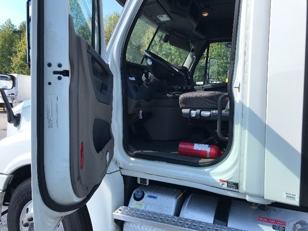 Day Cab Tractor-Heavy Duty Tractors-Freightliner-2019-Cascadia 12564ST-Duluth-GA-427,785\n\t\tmiles-$ 53,000 - Image 9