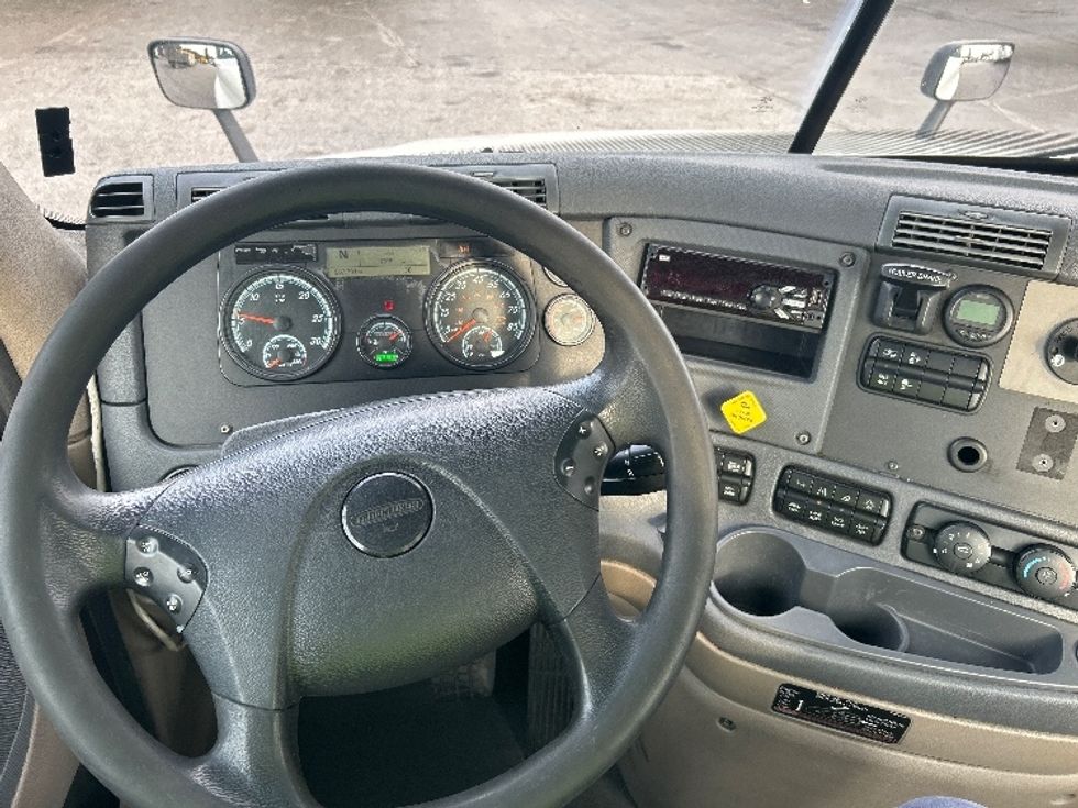 Day Cab Tractor-Heavy Duty Tractors-Freightliner-2019-Cascadia 12564ST-Duluth-GA-587,860\n\t\tmiles-$ 29,500 - Image 11