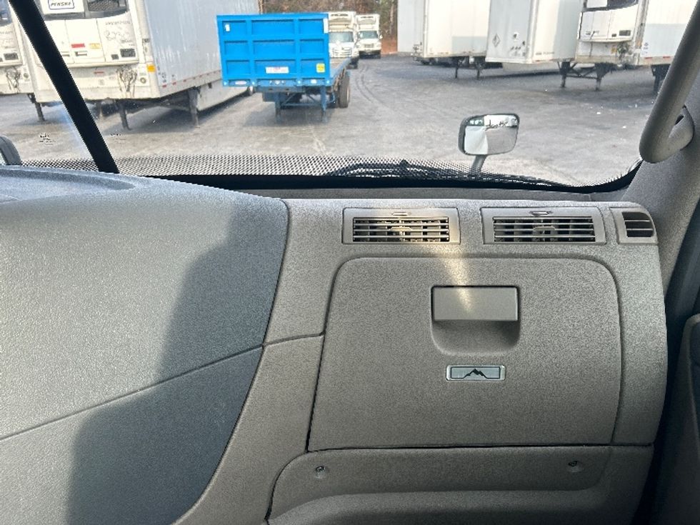 Day Cab Tractor-Heavy Duty Tractors-Freightliner-2019-Cascadia 12564ST-Duluth-GA-587,860\n\t\tmiles-$ 29,500 - Image 13