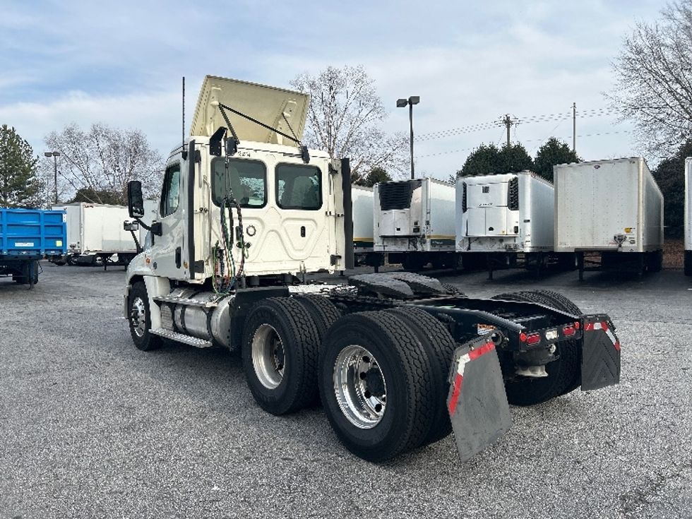 Day Cab Tractor-Heavy Duty Tractors-Freightliner-2019-Cascadia 12564ST-Duluth-GA-587,860\n\t\tmiles-$ 29,500 - Image 5
