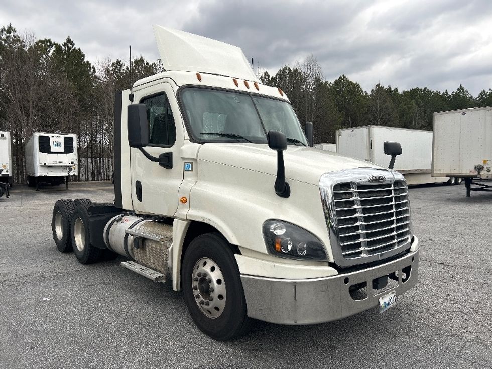 Day Cab Tractor-Heavy Duty Tractors-Freightliner-2019-Cascadia 12564ST-Duluth-GA-598,528\n\t\tmiles-$ 28,250 - Image 1
