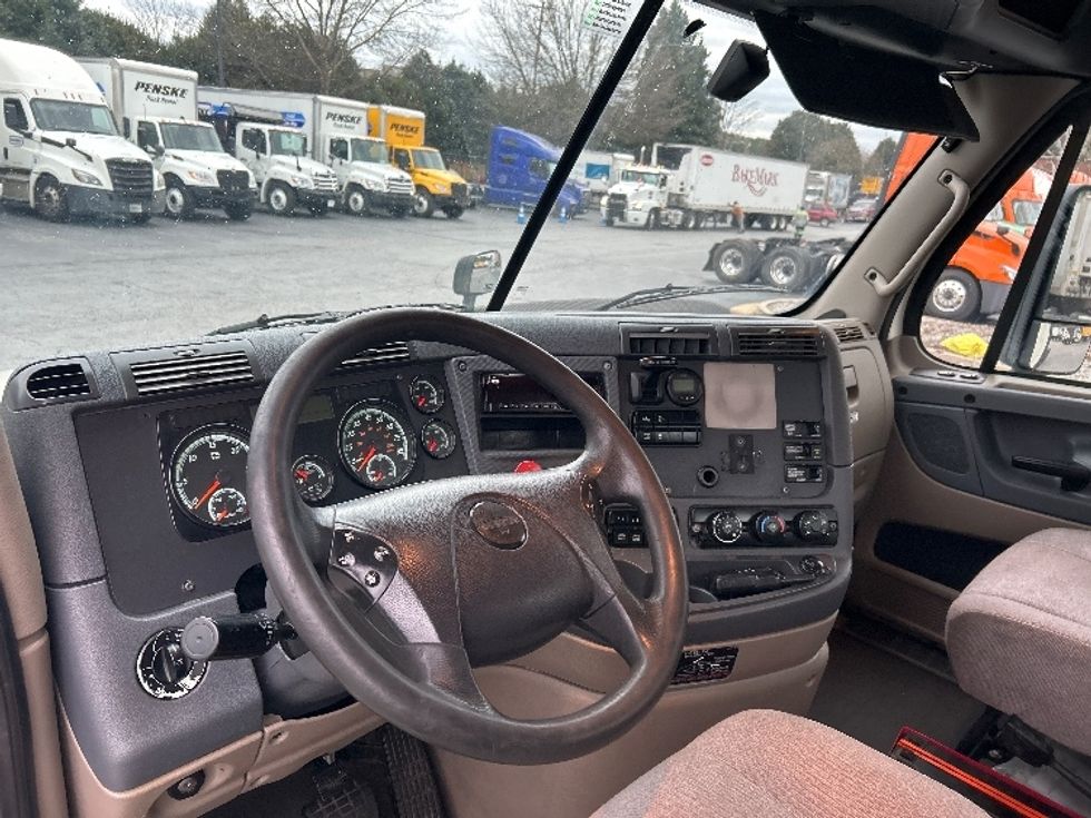 Day Cab Tractor-Heavy Duty Tractors-Freightliner-2019-Cascadia 12564ST-Duluth-GA-598,528\n\t\tmiles-$ 28,250 - Image 10