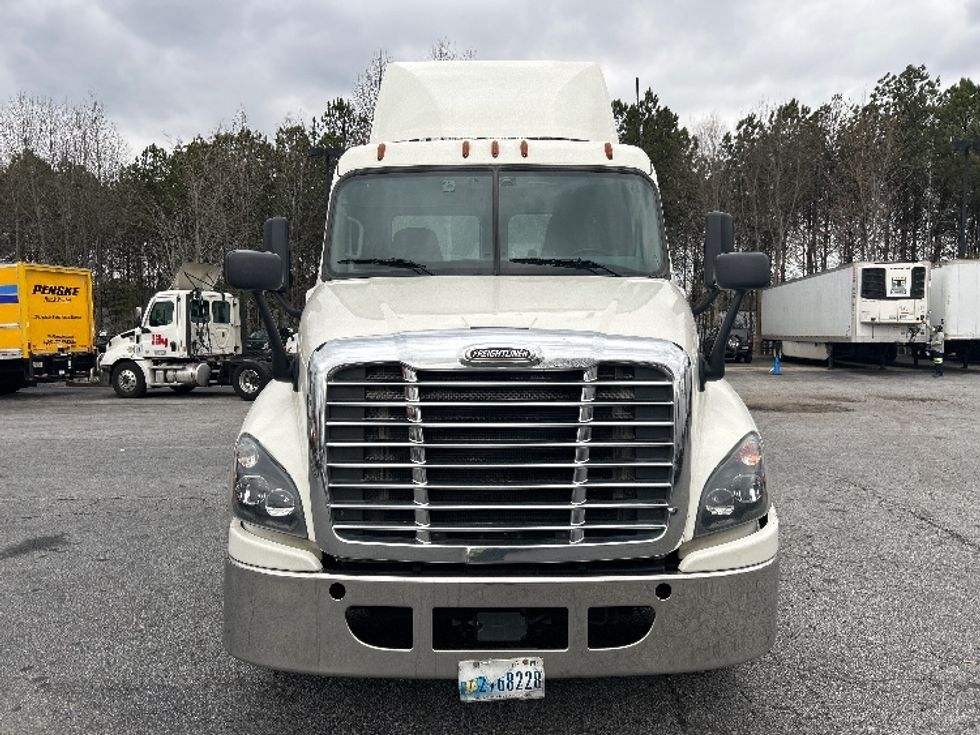 Day Cab Tractor-Heavy Duty Tractors-Freightliner-2019-Cascadia 12564ST-Duluth-GA-598,528\n\t\tmiles-$ 28,250 - Image 2