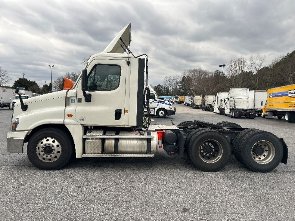 Day Cab Tractor-Heavy Duty Tractors-Freightliner-2019-Cascadia 12564ST-Duluth-GA-598,528\n\t\tmiles-$ 28,250 - Image 4