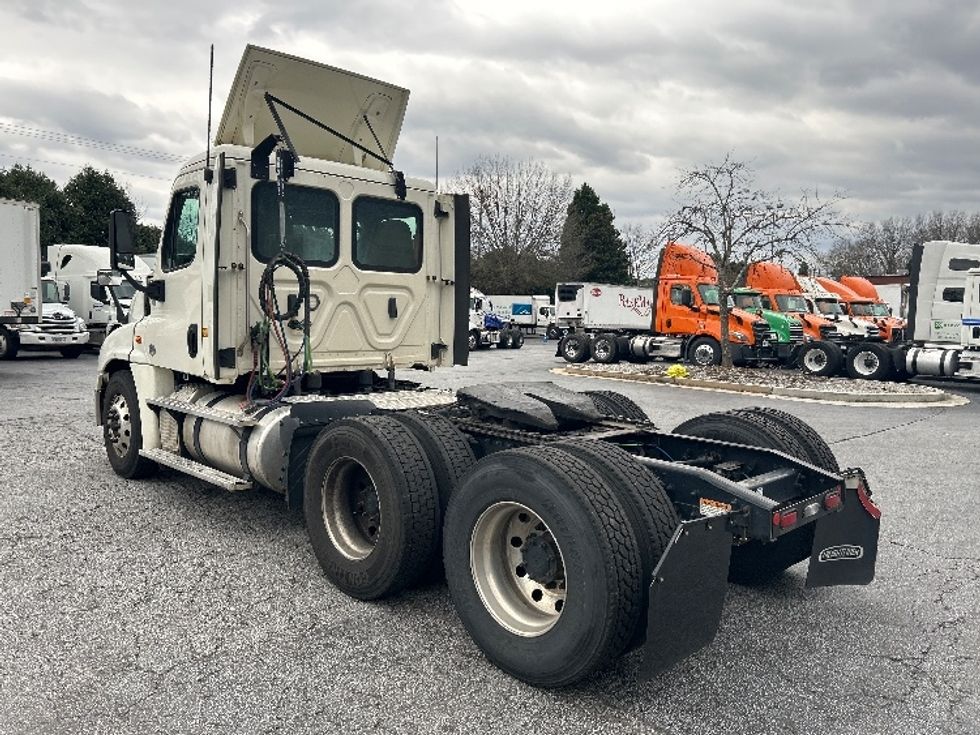 Day Cab Tractor-Heavy Duty Tractors-Freightliner-2019-Cascadia 12564ST-Duluth-GA-598,528\n\t\tmiles-$ 28,250 - Image 5