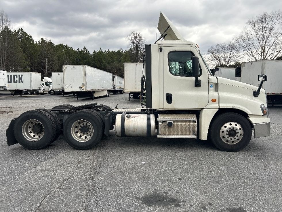 Day Cab Tractor-Heavy Duty Tractors-Freightliner-2019-Cascadia 12564ST-Duluth-GA-598,528\n\t\tmiles-$ 28,250 - Image 8