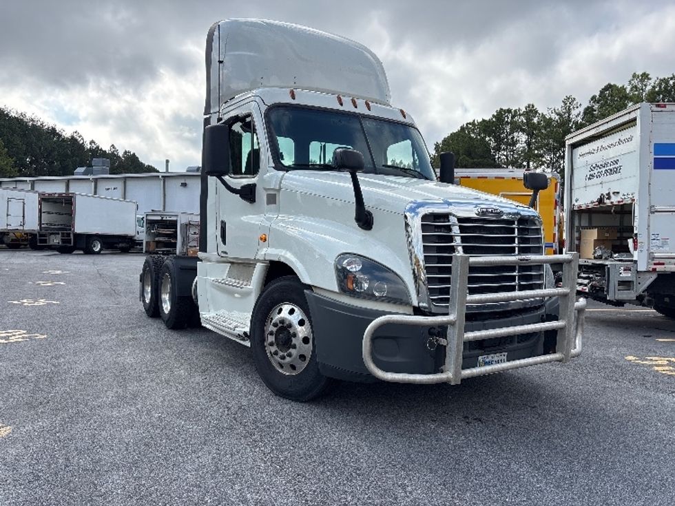 Day Cab Tractor-Heavy Duty Tractors-Freightliner-2019-Cascadia 12564ST-Duluth-GA-634,352\n\t\tmiles-$ 24,250 - Image 1