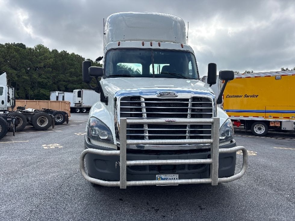 Day Cab Tractor-Heavy Duty Tractors-Freightliner-2019-Cascadia 12564ST-Duluth-GA-634,352\n\t\tmiles-$ 24,250 - Image 2