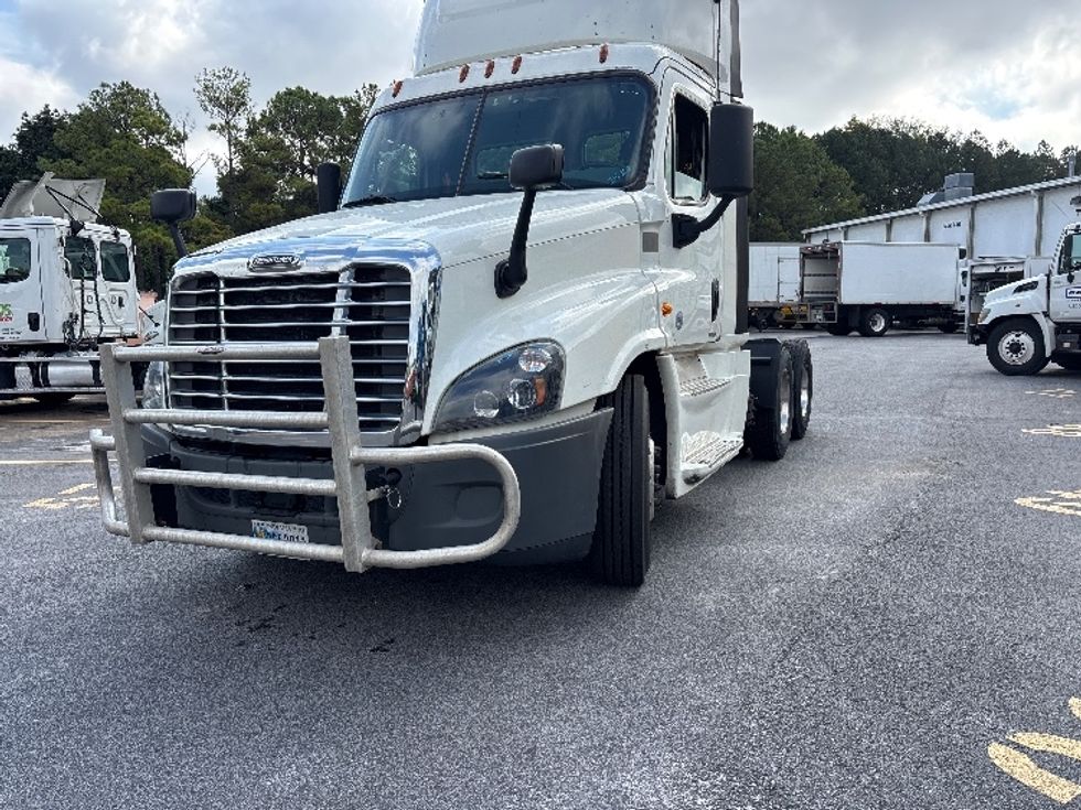 Day Cab Tractor-Heavy Duty Tractors-Freightliner-2019-Cascadia 12564ST-Duluth-GA-634,352\n\t\tmiles-$ 24,250 - Image 3
