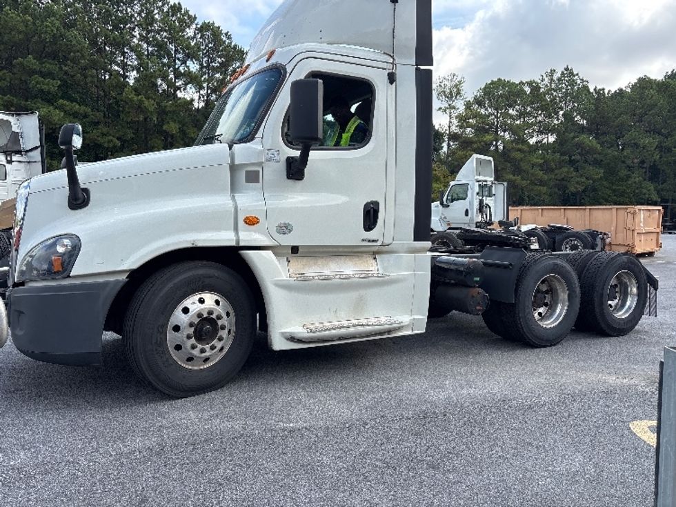 Day Cab Tractor-Heavy Duty Tractors-Freightliner-2019-Cascadia 12564ST-Duluth-GA-634,352\n\t\tmiles-$ 24,250 - Image 4