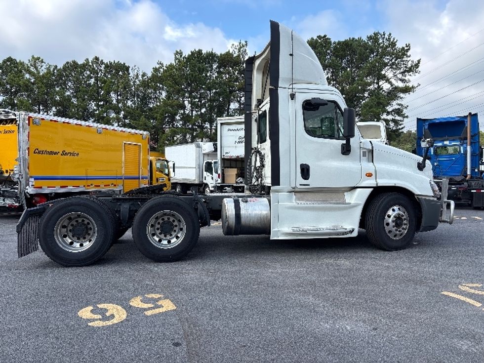 Day Cab Tractor-Heavy Duty Tractors-Freightliner-2019-Cascadia 12564ST-Duluth-GA-634,352\n\t\tmiles-$ 24,250 - Image 8