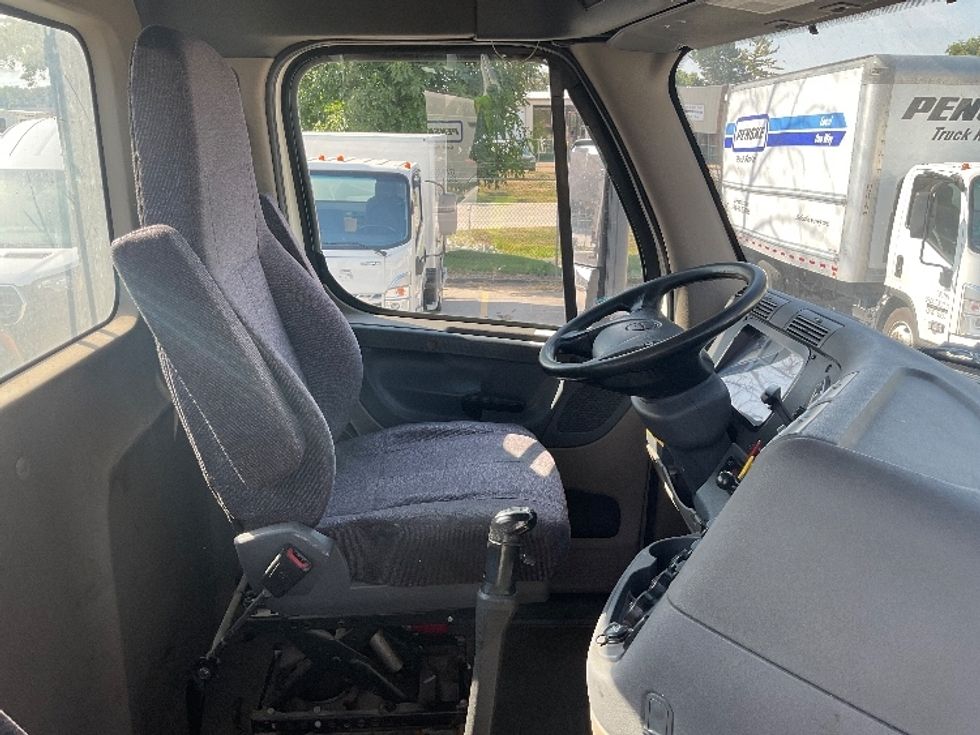 Day Cab Tractor-Heavy Duty Tractors-Freightliner-2019-Cascadia 12564ST-Earth City-MO-455,635\n\t\tmiles-$ 33,250 - Image 14
