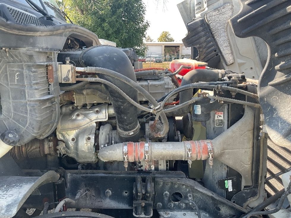 Day Cab Tractor-Heavy Duty Tractors-Freightliner-2019-Cascadia 12564ST-Earth City-MO-455,635\n\t\tmiles-$ 33,250 - Image 15