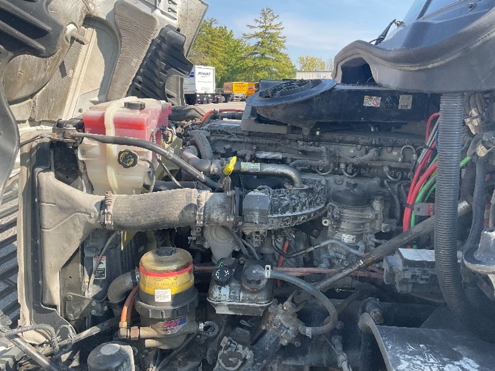 Day Cab Tractor-Heavy Duty Tractors-Freightliner-2019-Cascadia 12564ST-Earth City-MO-455,635\n\t\tmiles-$ 33,250 - Image 16