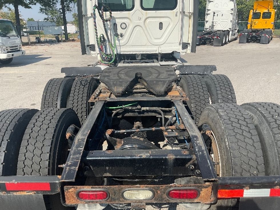 Day Cab Tractor-Heavy Duty Tractors-Freightliner-2019-Cascadia 12564ST-Earth City-MO-455,635\n\t\tmiles-$ 33,250 - Image 6