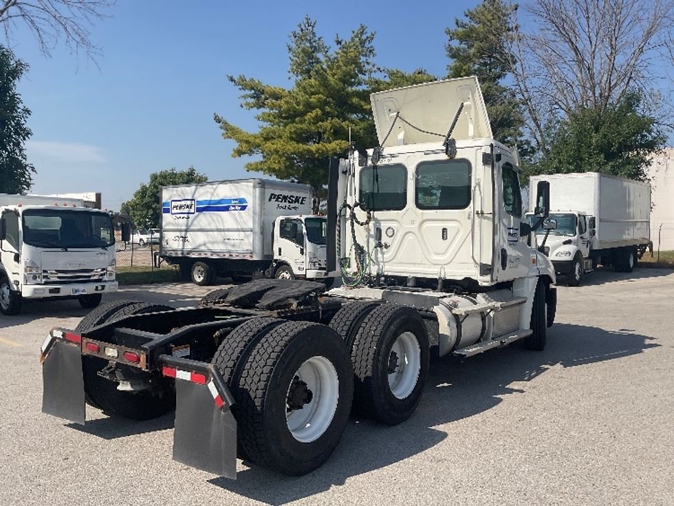 Day Cab Tractor-Heavy Duty Tractors-Freightliner-2019-Cascadia 12564ST-Earth City-MO-455,635\n\t\tmiles-$ 33,250 - Image 7