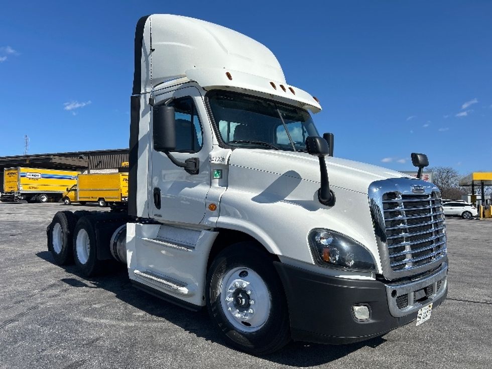 Day Cab Tractor-Heavy Duty Tractors-Freightliner-2019-Cascadia 12564ST-East Chicago-IN-254,195\n\t\tmiles-$ 49,500 - Image 1