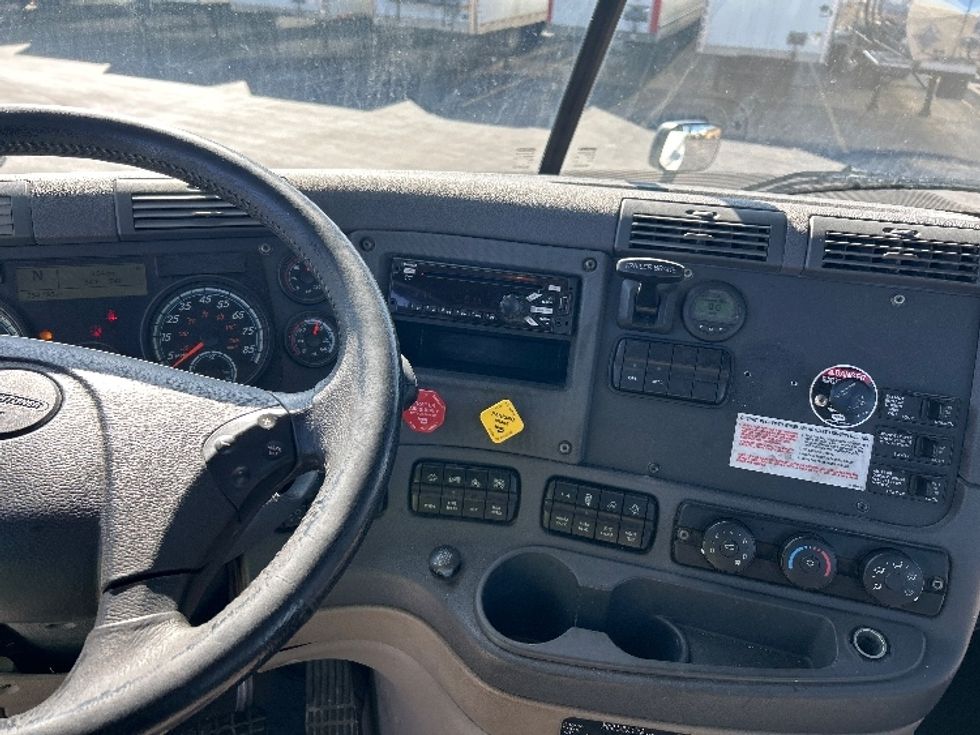 Day Cab Tractor-Heavy Duty Tractors-Freightliner-2019-Cascadia 12564ST-East Chicago-IN-254,195\n\t\tmiles-$ 49,500 - Image 11