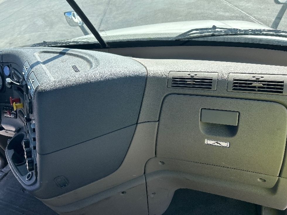 Day Cab Tractor-Heavy Duty Tractors-Freightliner-2019-Cascadia 12564ST-East Chicago-IN-254,195\n\t\tmiles-$ 49,500 - Image 13