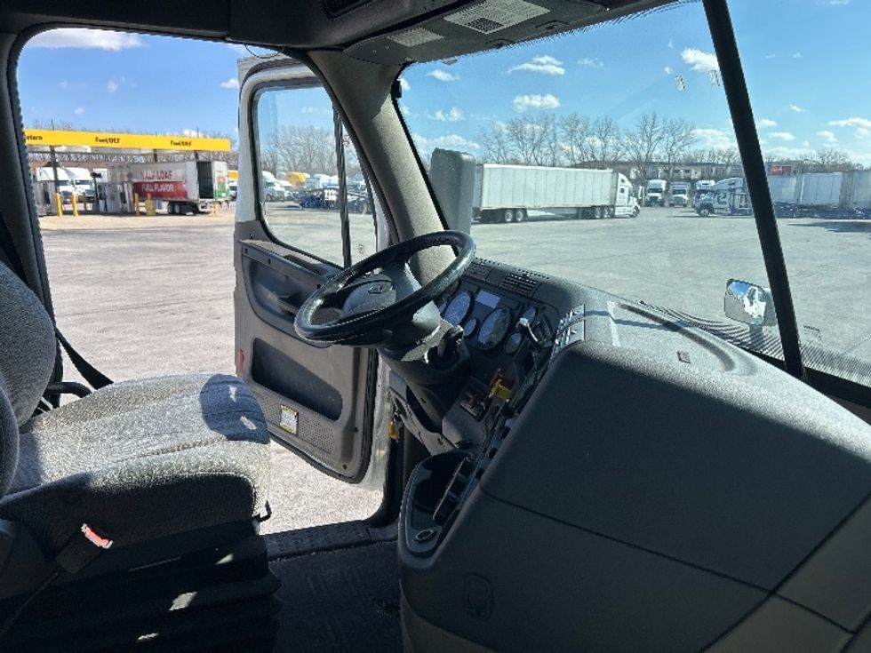 Day Cab Tractor-Heavy Duty Tractors-Freightliner-2019-Cascadia 12564ST-East Chicago-IN-254,195\n\t\tmiles-$ 49,500 - Image 14