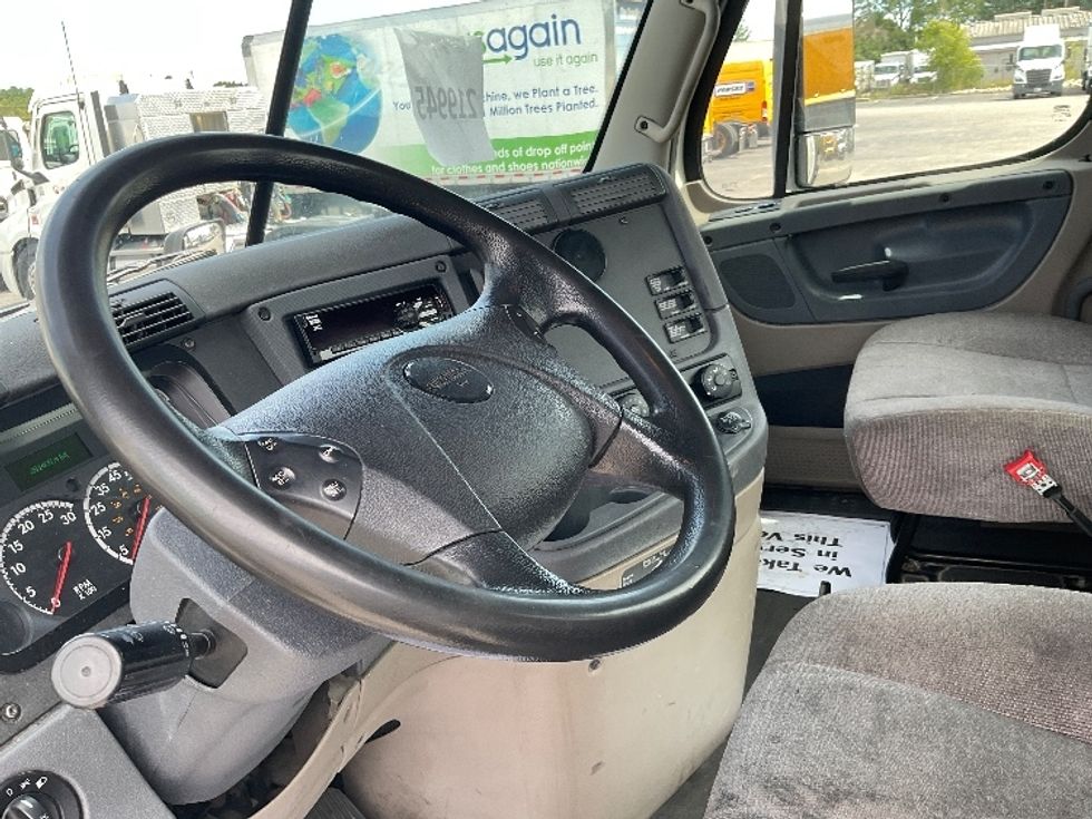 Day Cab Tractor-Heavy Duty Tractors-Freightliner-2019-Cascadia 12564ST-East Chicago-IN-281,402\n\t\tmiles-$ 57,750 - Image 10