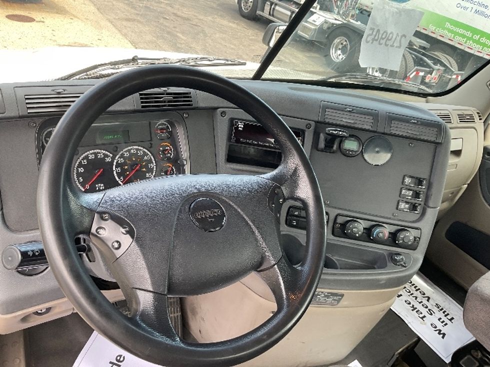Day Cab Tractor-Heavy Duty Tractors-Freightliner-2019-Cascadia 12564ST-East Chicago-IN-281,402\n\t\tmiles-$ 57,750 - Image 11