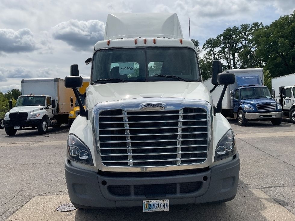 Day Cab Tractor-Heavy Duty Tractors-Freightliner-2019-Cascadia 12564ST-East Chicago-IN-281,402\n\t\tmiles-$ 57,750 - Image 2