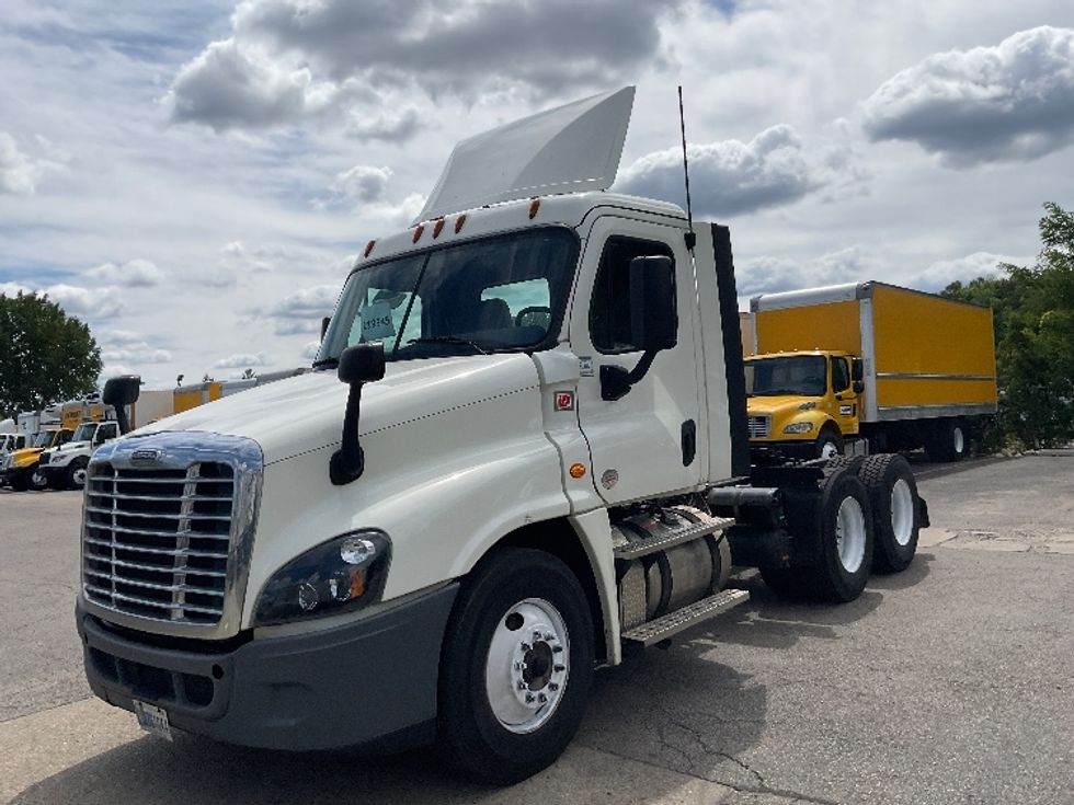 Day Cab Tractor-Heavy Duty Tractors-Freightliner-2019-Cascadia 12564ST-East Chicago-IN-281,402\n\t\tmiles-$ 57,750 - Image 3