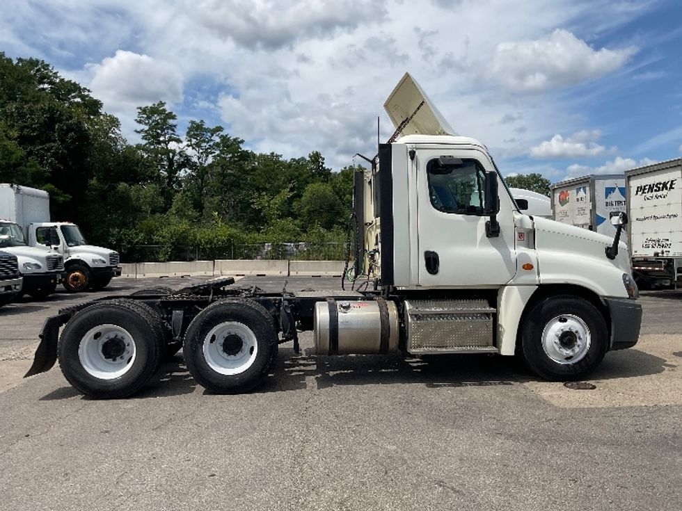 Day Cab Tractor-Heavy Duty Tractors-Freightliner-2019-Cascadia 12564ST-East Chicago-IN-281,402\n\t\tmiles-$ 57,750 - Image 8