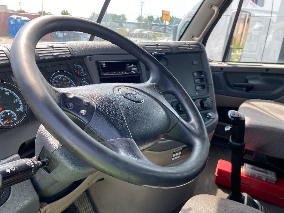 Day Cab Tractor-Heavy Duty Tractors-Freightliner-2019-Cascadia 12564ST-East Chicago-IN-341,800\n\t\tmiles-$ 49,000 - Image 10