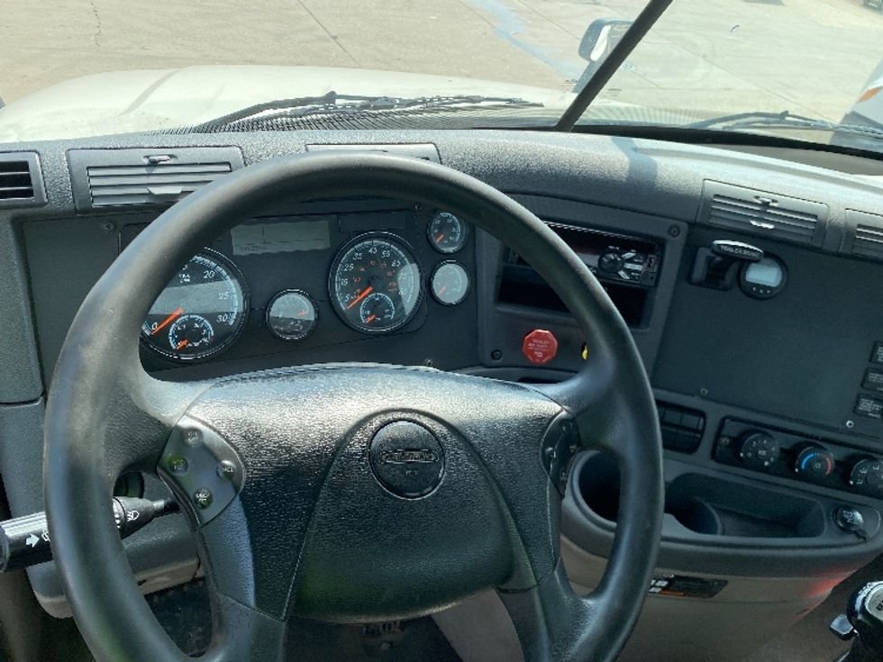 Day Cab Tractor-Heavy Duty Tractors-Freightliner-2019-Cascadia 12564ST-East Chicago-IN-341,800\n\t\tmiles-$ 49,000 - Image 11