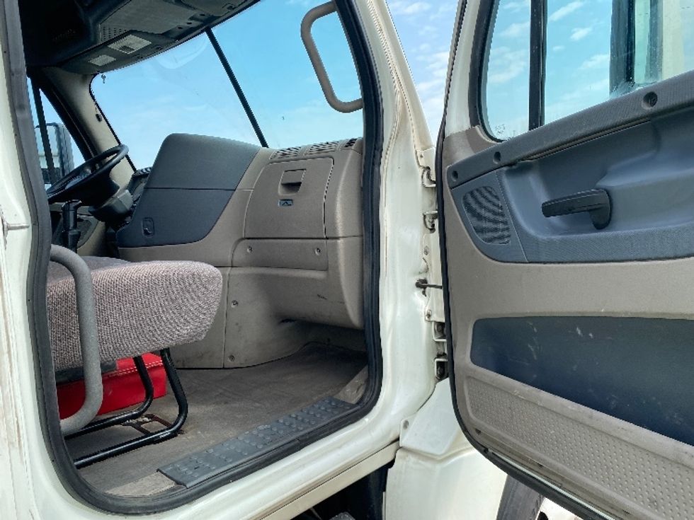 Day Cab Tractor-Heavy Duty Tractors-Freightliner-2019-Cascadia 12564ST-East Chicago-IN-341,800\n\t\tmiles-$ 49,000 - Image 12