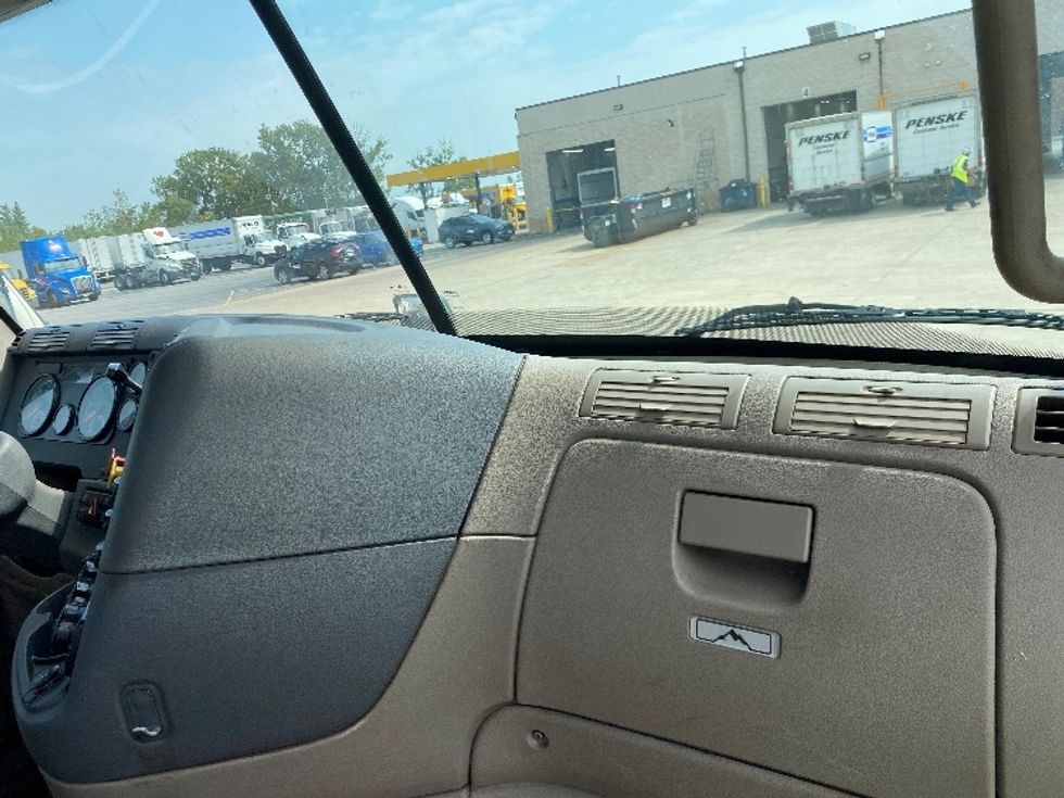 Day Cab Tractor-Heavy Duty Tractors-Freightliner-2019-Cascadia 12564ST-East Chicago-IN-341,800\n\t\tmiles-$ 49,000 - Image 13