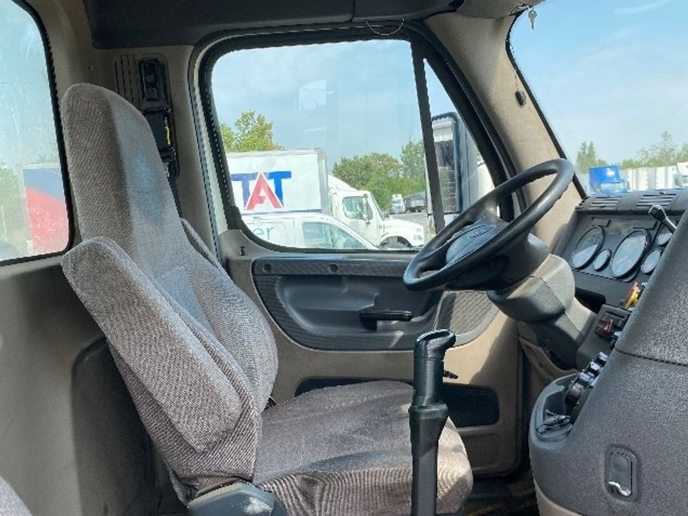 Day Cab Tractor-Heavy Duty Tractors-Freightliner-2019-Cascadia 12564ST-East Chicago-IN-341,800\n\t\tmiles-$ 49,000 - Image 14