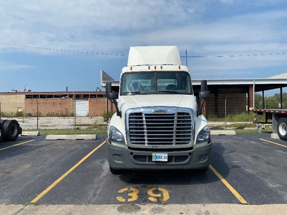 Day Cab Tractor-Heavy Duty Tractors-Freightliner-2019-Cascadia 12564ST-East Chicago-IN-341,800\n\t\tmiles-$ 49,000 - Image 2