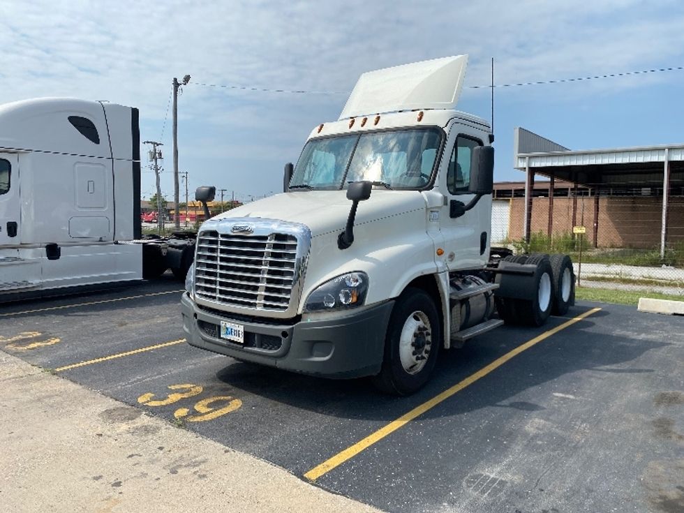 Day Cab Tractor-Heavy Duty Tractors-Freightliner-2019-Cascadia 12564ST-East Chicago-IN-341,800\n\t\tmiles-$ 49,000 - Image 3