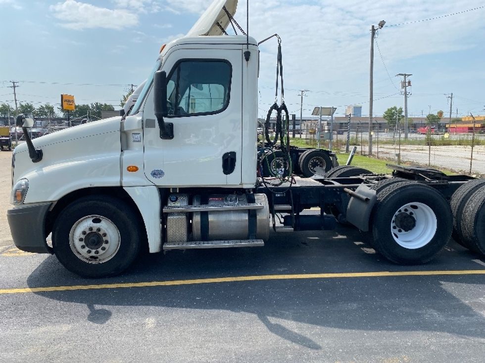Day Cab Tractor-Heavy Duty Tractors-Freightliner-2019-Cascadia 12564ST-East Chicago-IN-341,800\n\t\tmiles-$ 49,000 - Image 4