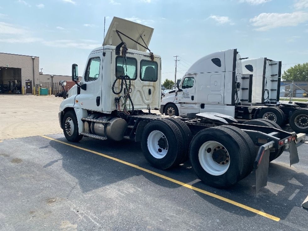 Day Cab Tractor-Heavy Duty Tractors-Freightliner-2019-Cascadia 12564ST-East Chicago-IN-341,800\n\t\tmiles-$ 49,000 - Image 5
