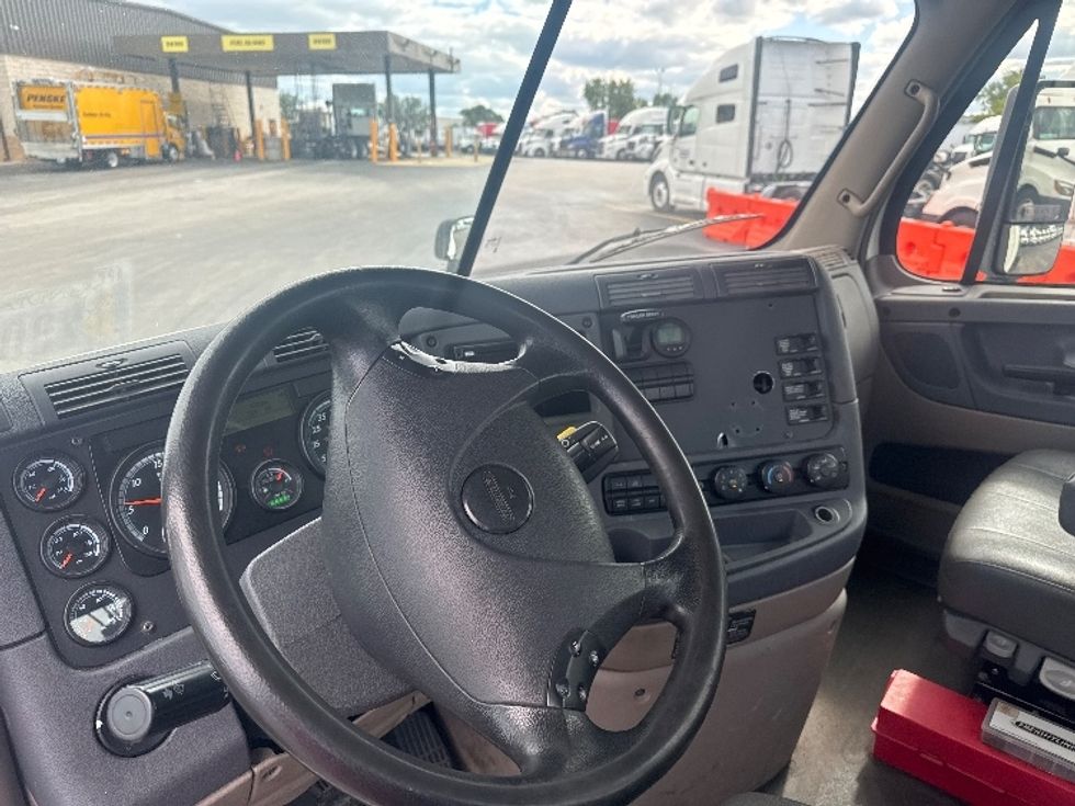 Day Cab Tractor-Heavy Duty Tractors-Freightliner-2019-Cascadia 12564ST-East Chicago-IN-364,426\n\t\tmiles-$ 44,000 - Image 10