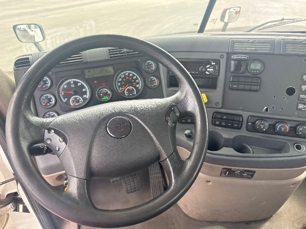 Day Cab Tractor-Heavy Duty Tractors-Freightliner-2019-Cascadia 12564ST-East Chicago-IN-364,426\n\t\tmiles-$ 44,000 - Image 11