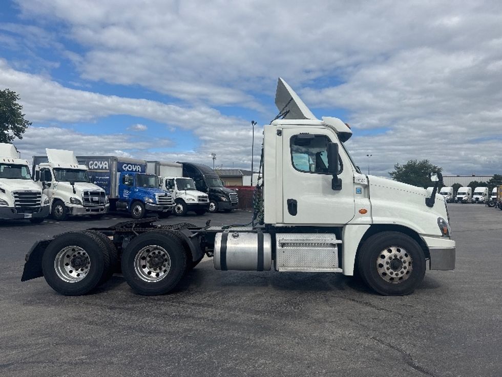 Day Cab Tractor-Heavy Duty Tractors-Freightliner-2019-Cascadia 12564ST-East Chicago-IN-364,426\n\t\tmiles-$ 44,000 - Image 8