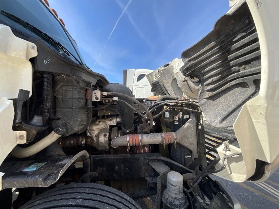 Day Cab Tractor-Heavy Duty Tractors-Freightliner-2019-Cascadia 12564ST-East Chicago-IN-379,456\n\t\tmiles-$ 41,750 - Image 15