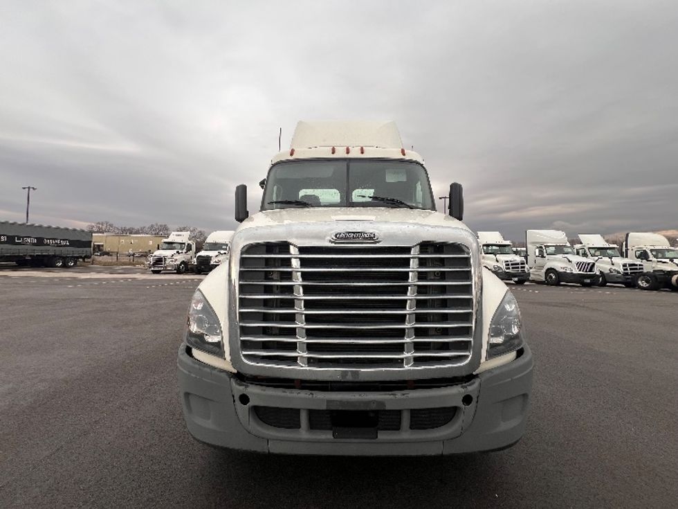 Day Cab Tractor-Heavy Duty Tractors-Freightliner-2019-Cascadia 12564ST-East Chicago-IN-379,456\n\t\tmiles-$ 41,750 - Image 2