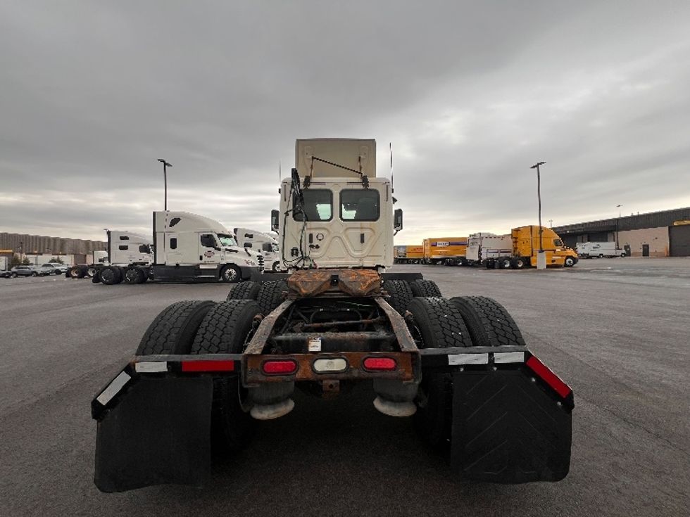 Day Cab Tractor-Heavy Duty Tractors-Freightliner-2019-Cascadia 12564ST-East Chicago-IN-379,456\n\t\tmiles-$ 41,750 - Image 6