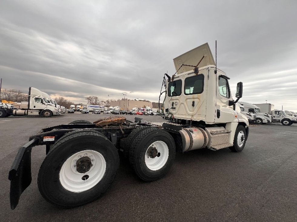 Day Cab Tractor-Heavy Duty Tractors-Freightliner-2019-Cascadia 12564ST-East Chicago-IN-379,456\n\t\tmiles-$ 41,750 - Image 7