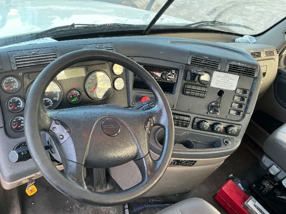 Day Cab Tractor-Heavy Duty Tractors-Freightliner-2019-Cascadia 12564ST-East Chicago-IN-391,382\n\t\tmiles-$ 39,000 - Image 11