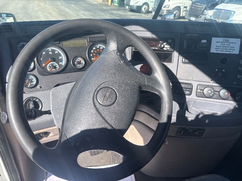 Day Cab Tractor-Heavy Duty Tractors-Freightliner-2019-Cascadia 12564ST-East Chicago-IN-393,887\n\t\tmiles-$ 39,750 - Image 11