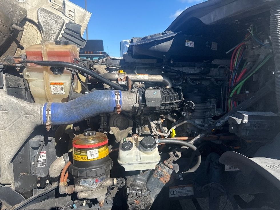 Day Cab Tractor-Heavy Duty Tractors-Freightliner-2019-Cascadia 12564ST-East Chicago-IN-393,887\n\t\tmiles-$ 39,750 - Image 16