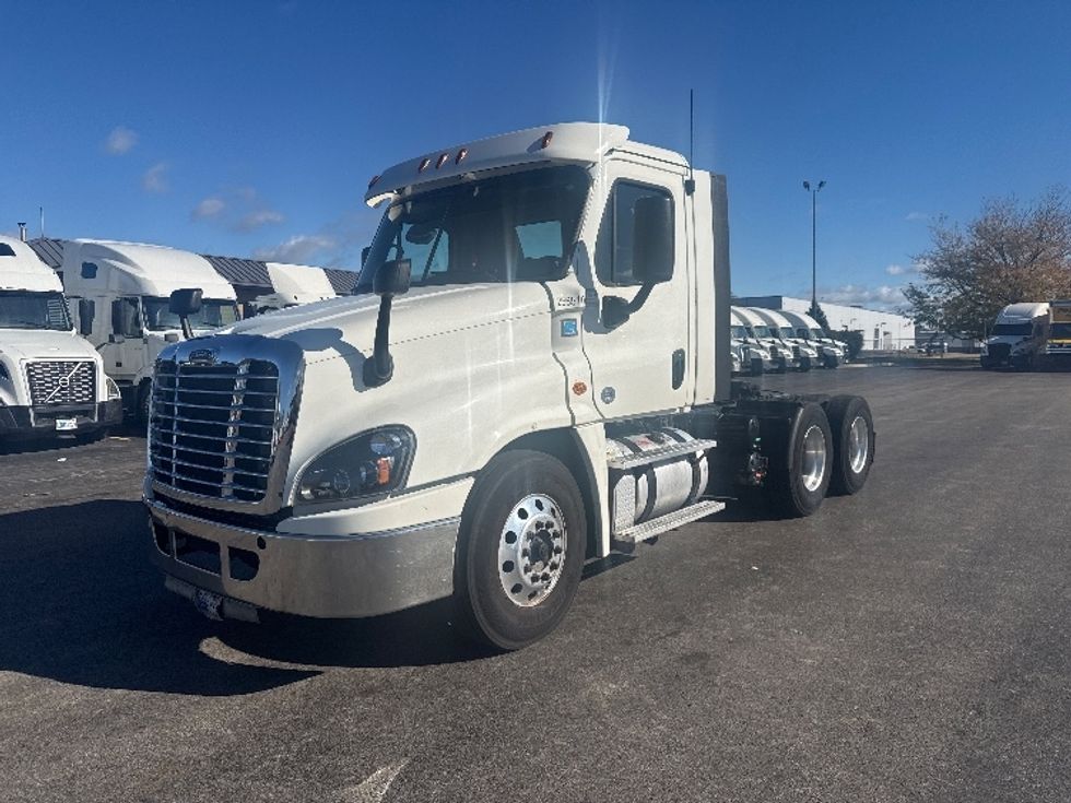 Day Cab Tractor-Heavy Duty Tractors-Freightliner-2019-Cascadia 12564ST-East Chicago-IN-393,887\n\t\tmiles-$ 39,750 - Image 3