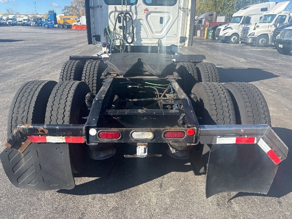 Day Cab Tractor-Heavy Duty Tractors-Freightliner-2019-Cascadia 12564ST-East Chicago-IN-393,887\n\t\tmiles-$ 39,750 - Image 6